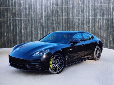 RENT PORSCHE PANAMERA