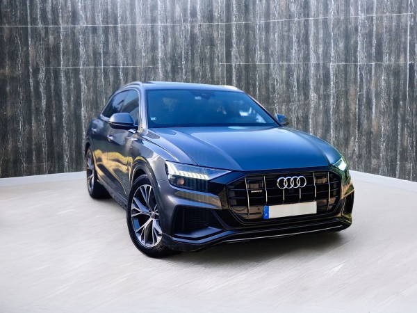 RENT AUDI Q8