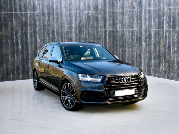 RENT AUDI SQ7 - SUV