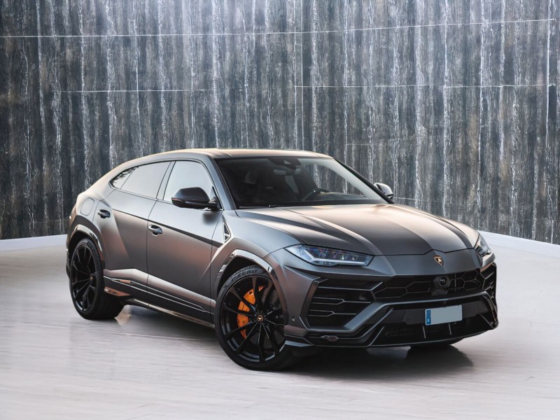 RENT LAMBORGHINI URUS